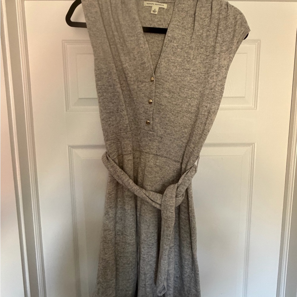 Cashmere Blend Light Gray V-Neck Knit Midi Dress with Belt
